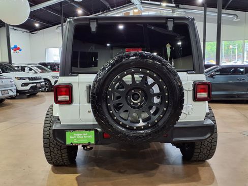 Used 2019 Jeep Wrangler Unlimited Sahara AWD/4WD image 6