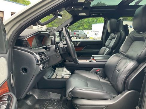 Used 2019 Lincoln Navigator Reserve AWD/4WD image 16