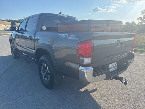 Used 2017 Toyota Tacoma TRD Off-Road w/ Tow Package image 7