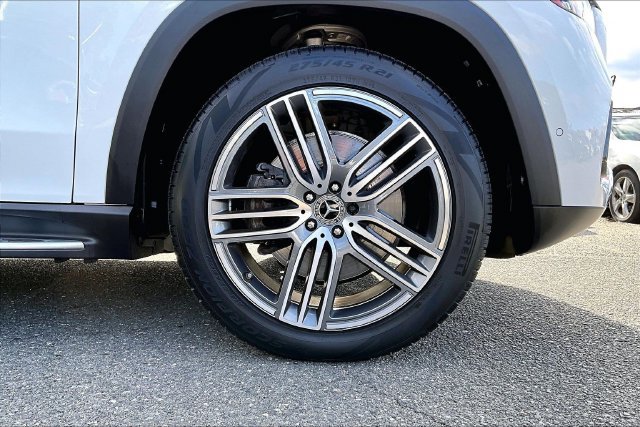 Used 2026 Mercedes-Benz GLS 450 4MATIC image 9