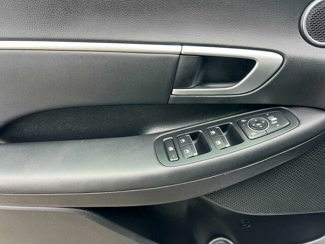 Used 2025 Hyundai Sonata SEL FWD image 11