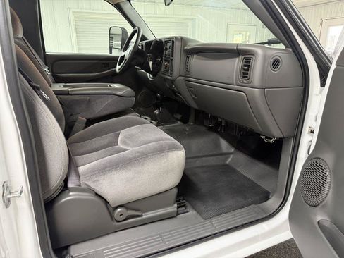 Used 2005 GMC Sierra 2500 W/T AWD/4WD image 33