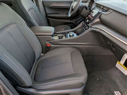 New 2025 Jeep Grand Cherokee L Laredo w/ Trailer Tow Package image 31