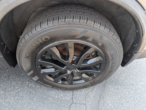 Used 2018 Nissan Rogue SV AWD/4WD image 9