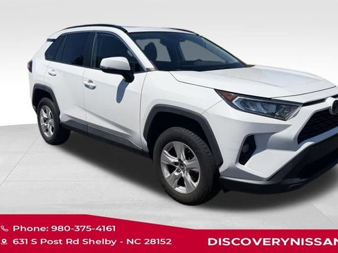 Used 2020 Toyota RAV4 XLE w/ Convenience Package FWD image 4