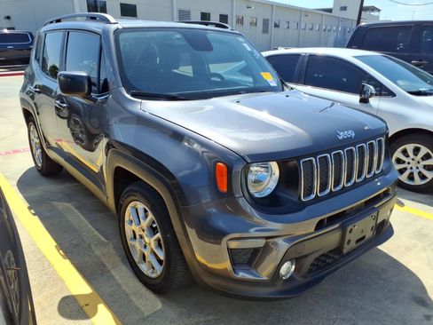Used 2019 Jeep Renegade Latitude FWD image 3