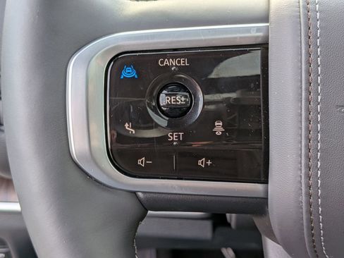 Used 2025 Nissan Armada Platinum Reserve image 18