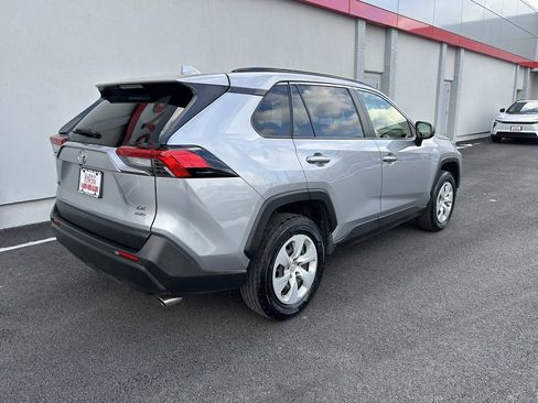 Used 2019 Toyota RAV4 LE image 5
