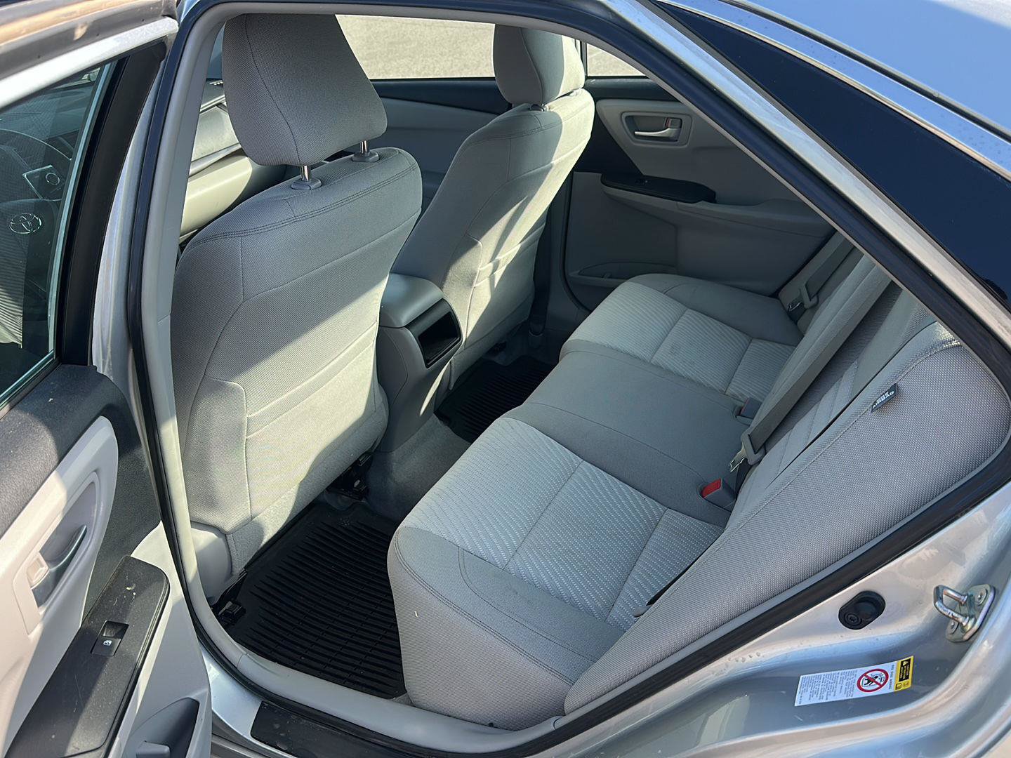Used 2015 Toyota Camry LE FWD image 18