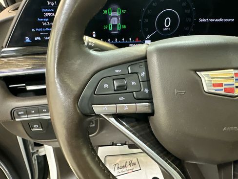 Used 2021 Cadillac Escalade Premium Luxury AWD/4WD image 22