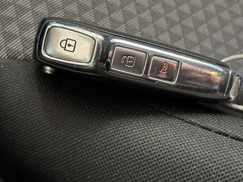 Used 2025 Kia Soul LX w/ LX Technology Package FWD image 20