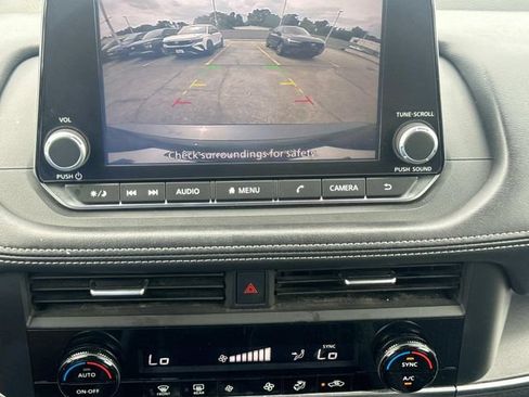 Used 2024 Nissan Rogue SV AWD/4WD image 31