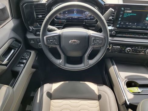 Certified 2025 Chevrolet Silverado 2500 ZR2 w/ Technology Package AWD/4WD image 25