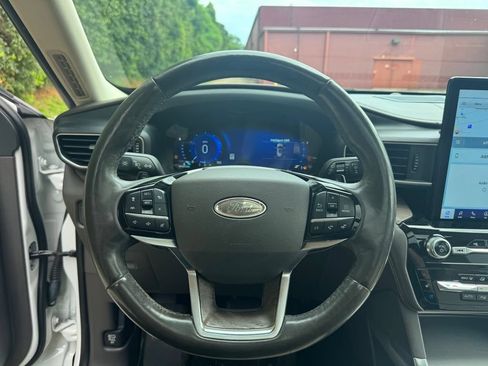 Used 2021 Ford Explorer Platinum w/ Equipment Group 601A AWD/4WD image 22