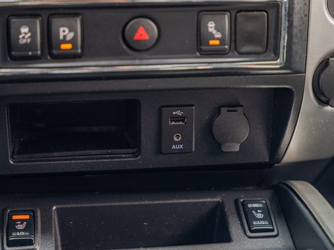 Used 2018 Nissan Titan SV w/ SV Convenience Package image 33