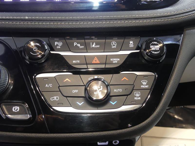 Used 2019 Chrysler Pacifica Limited w/ Advanced Safetytec Group FWD image 37