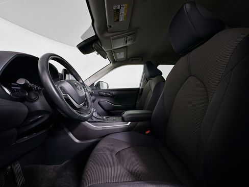 Used 2023 Toyota Highlander LE image 13