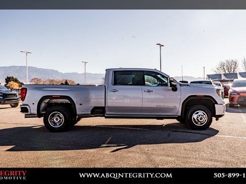 Used 2022 GMC Sierra 3500 Denali w/ Denali Ultimate Package image 8
