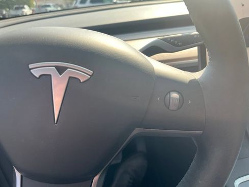 Used 2024 Tesla Model Y Long Range RWD image 12