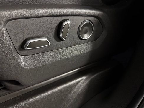 Used 2025 GMC Yukon XL Denali image 25