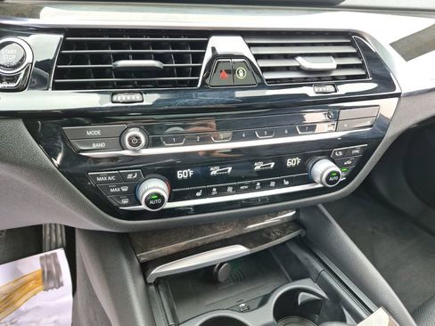 Used 2021 BMW 530i xDrive w/ Premium Package image 13