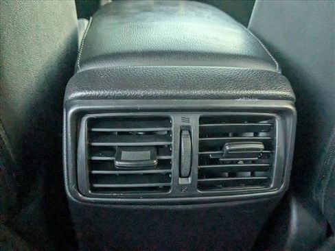Used 2015 Nissan Rogue SV image 16