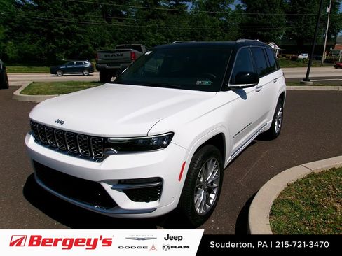 Used 2024 Jeep Grand Cherokee Summit w/ Luxury Tech Group V AWD/4WD image 1