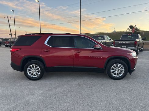 Used 2021 Chevrolet Traverse LT image 6