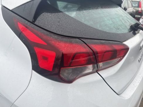 Used 2020 Hyundai Veloster 2.0 image 8