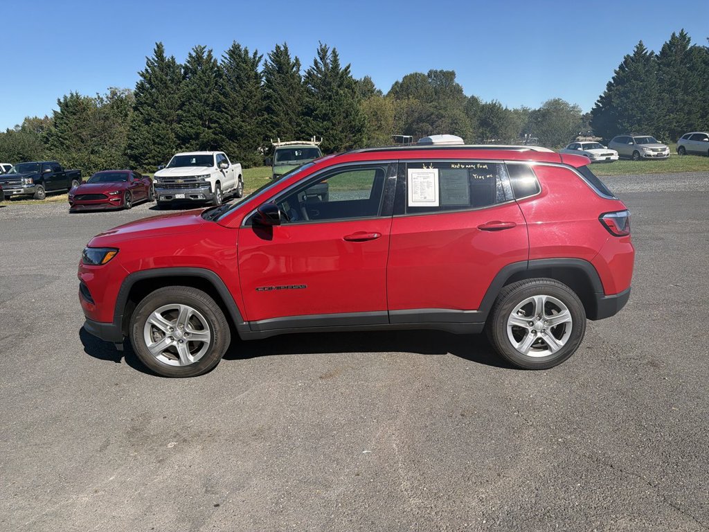Used 2023 Jeep Compass Latitude w/ Convenience Group AWD/4WD image 5