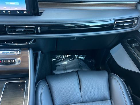 Used 2026 Lincoln Aviator Reserve AWD/4WD image 30