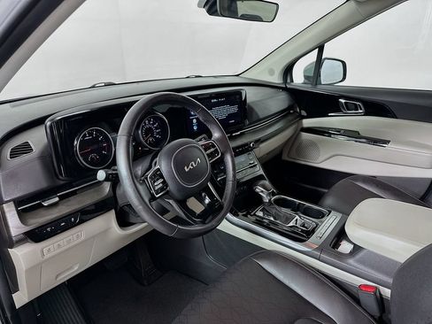 Used 2024 Kia Carnival EX FWD image 10