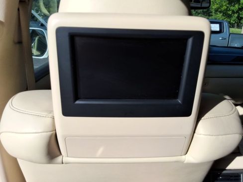 Used 2013 Lexus LX 570 4WD w/ Luxury Pkg image 22