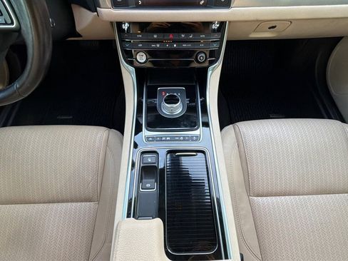 Used 2016 Jaguar XF Prestige RWD image 34