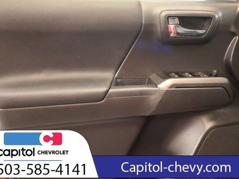 Used 2023 Toyota Tacoma TRD Off-Road w/ Technology Package AWD/4WD image 12