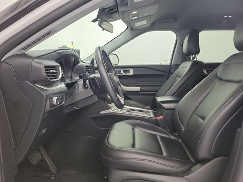 Used 2020 Ford Explorer XLT w/ Equipment Group 202A RWD image 16