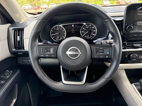 Used 2025 Nissan Pathfinder SL w/ Cargo Package AWD/4WD image 14