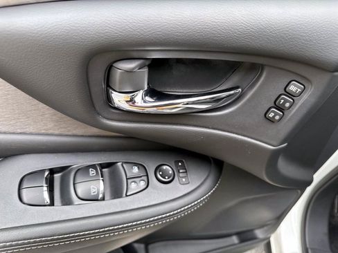 Used 2024 Nissan Murano SL image 8