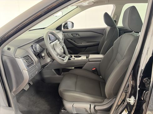 Used 2024 Nissan Rogue S FWD image 6