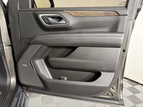 Used 2021 Chevrolet Tahoe Premier w/ Premium Package image 12