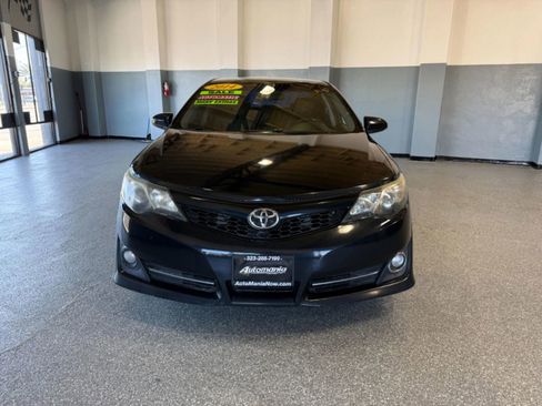 Used 2014 Toyota Camry SE image 2