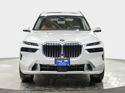 Used 2024 BMW X7 xDrive40i w/ Premium Package image 10