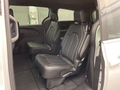 New 2026 Chrysler Pacifica Select FWD image 16