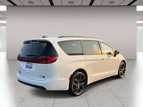 New 2026 Chrysler Pacifica Limited w/ S Appearance Package image 3