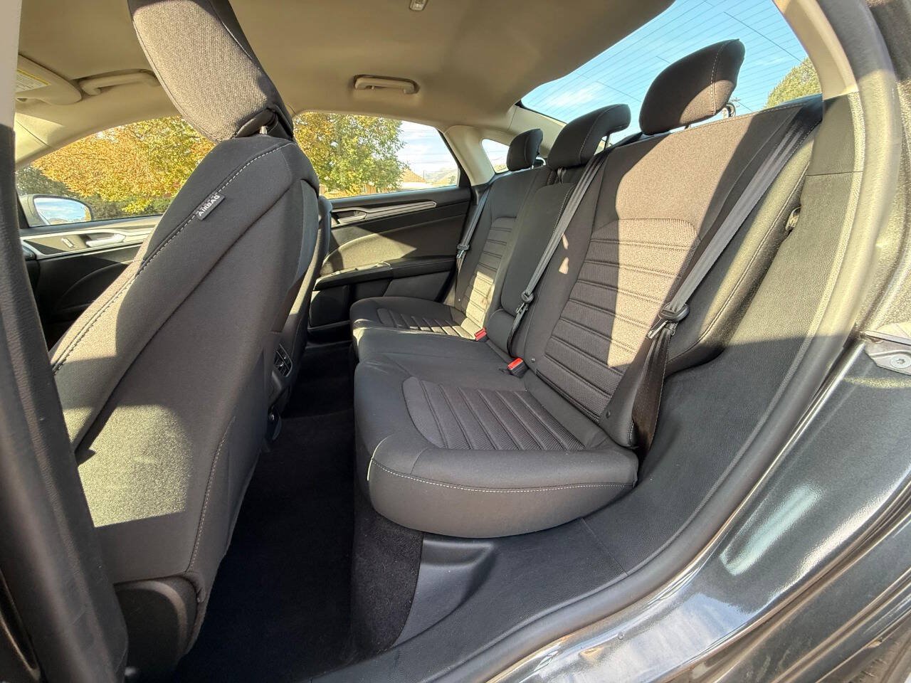 Used 2020 Ford Fusion SE FWD image 11