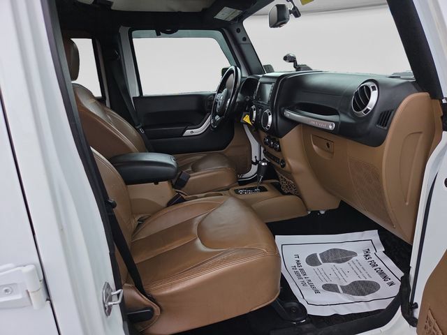 Used 2015 Jeep Wrangler Unlimited Sahara w/ Connectivity Group AWD/4WD image 28