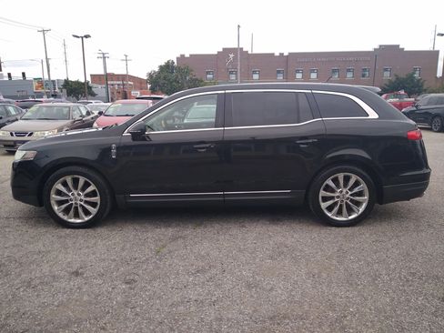 Used 2010 Lincoln MKT AWD image 5