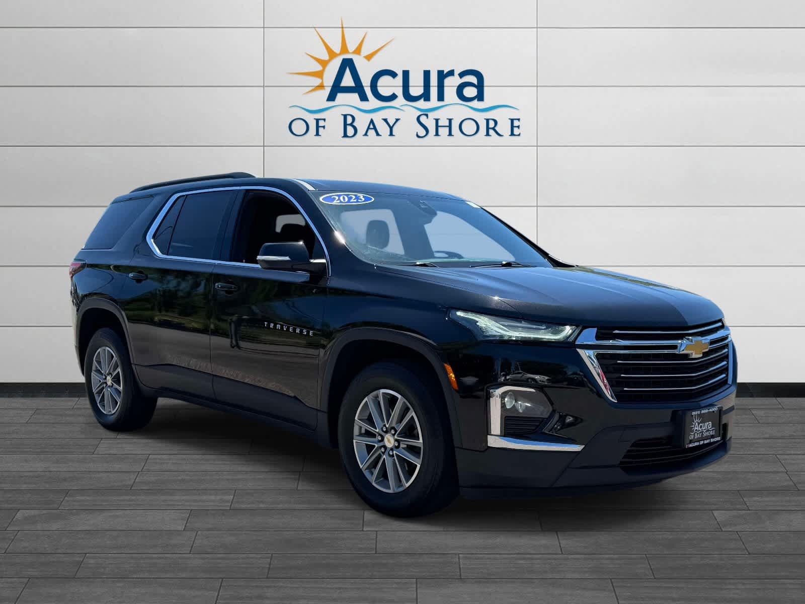 Used 2023 Chevrolet Traverse LT AWD/4WD image 2