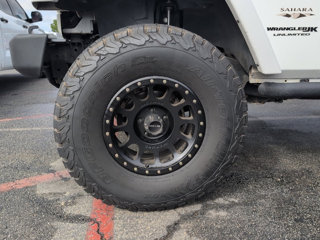 Used 2018 Jeep Wrangler Unlimited Sahara AWD/4WD image 7