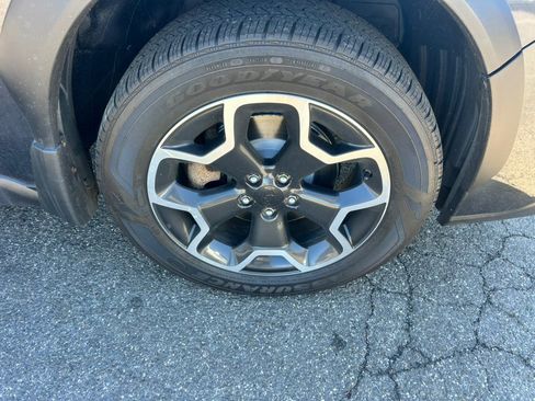 Used 2014 Subaru Crosstrek 2.0i Premium image 12